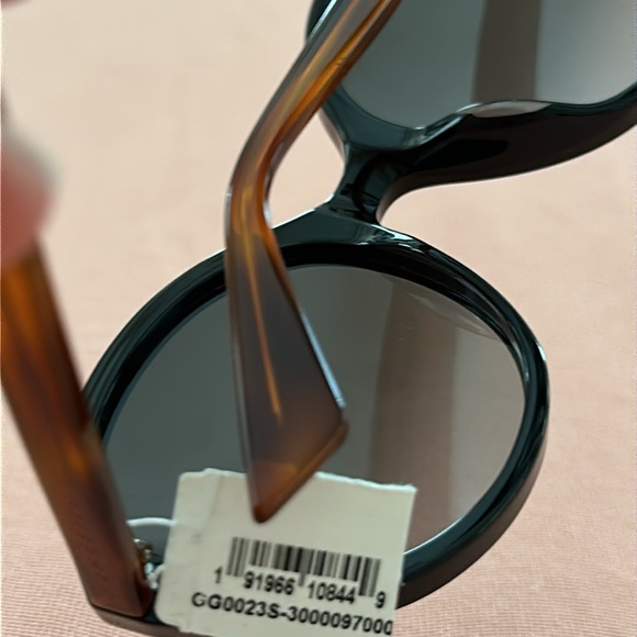 New Gucci Sun Glasses. Brown With Black Frame. - Picture 12 of 12